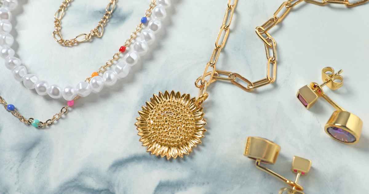 How to Pair Jewelry with Seasonal Wardrobes